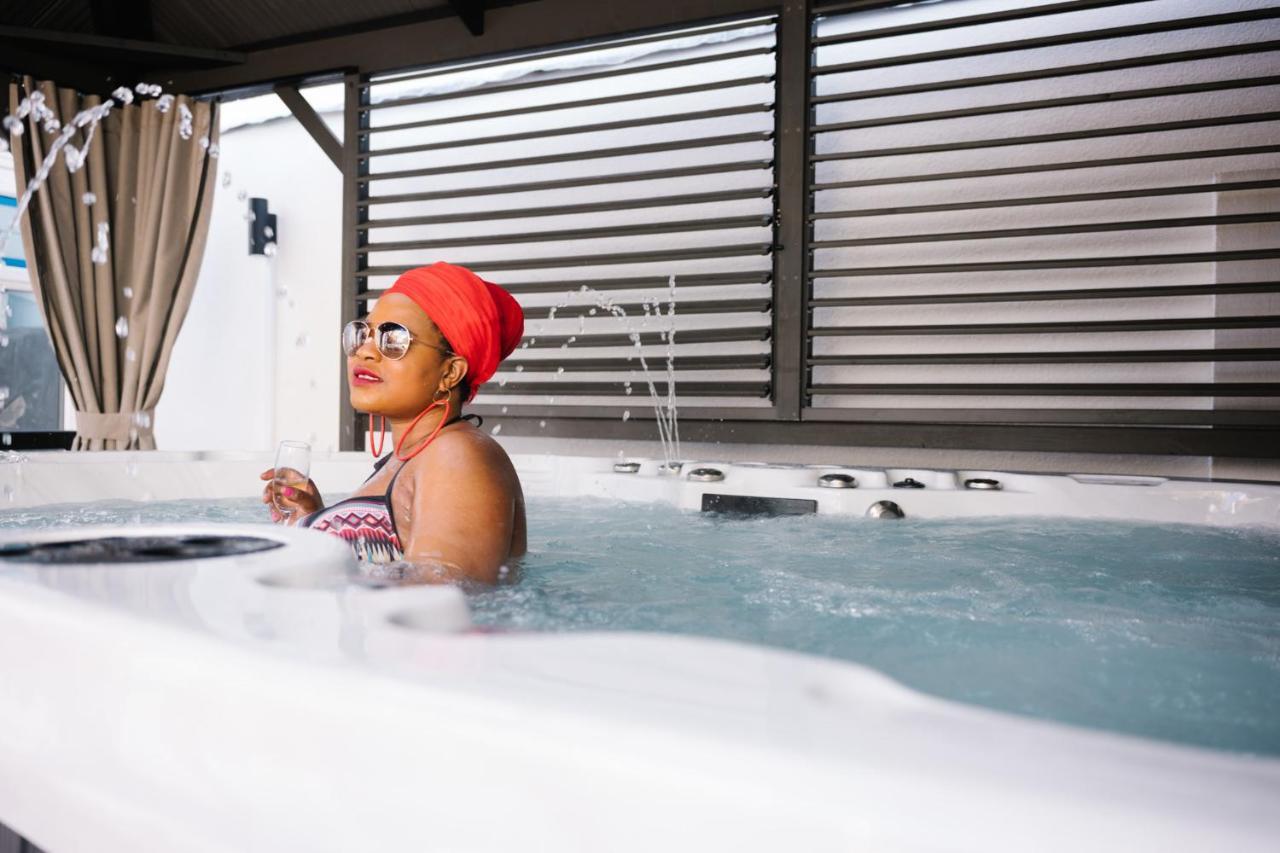 Deluxe Studios With Spa Included Portsmouth Exteriér fotografie